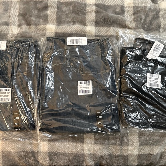 Torrid brand new skinny high-rise jeans. Plus size 22R - Picture 1 of 3